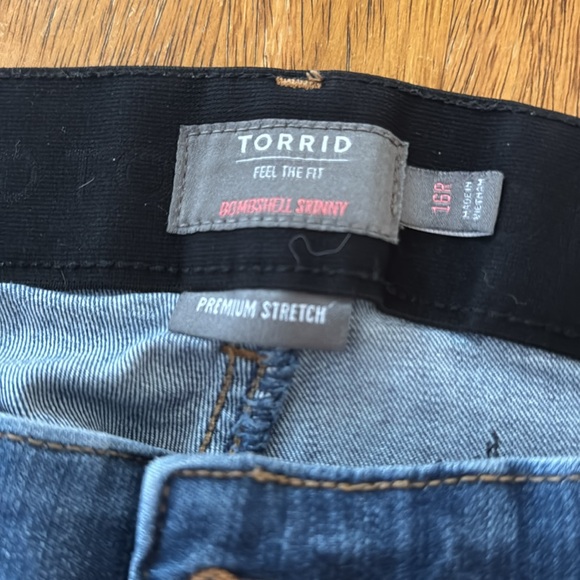 Torrid high rise skinny jeans size 16 - Picture 2 of 4